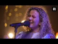 Download Lagu Emma Steinbakken – Jeg glemmer deg aldri (P3 julekonsert)