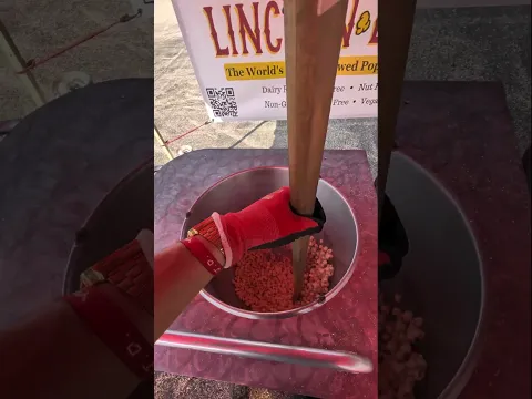 pop music 🍿 #asmr #kettlecorn #popcornnate