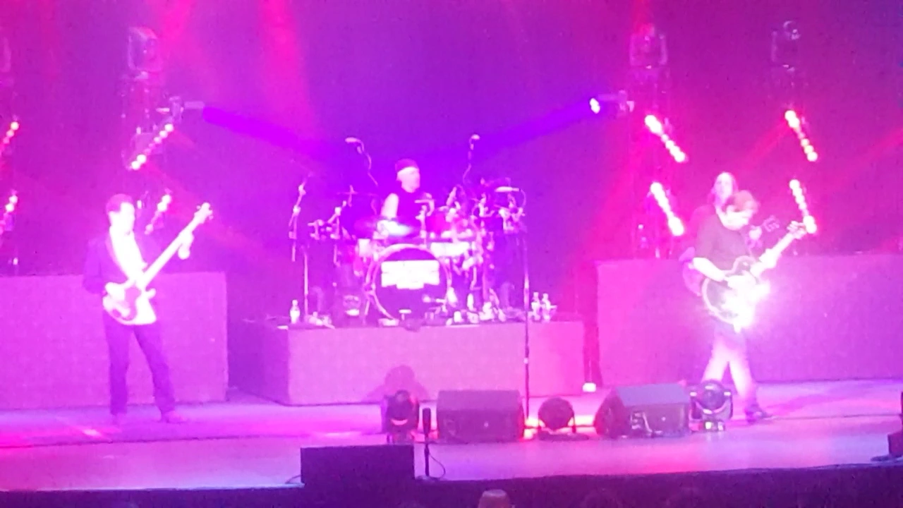 Shake your money maker....George Thorogood!!