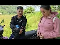 Hang met her father; he wanted her to return home with him. Hang felt very anxious.
