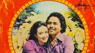 titiek sandhora di tepi danau toba