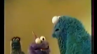 كعكي يعلم الفرق بين هنا و هناك 