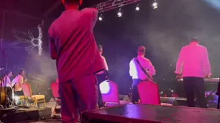 أركسترا السلام تعزف من أجل السلام وتحيي الموسيقى بأرواحنافن راق يجمع بين الأصالة والتجديد 