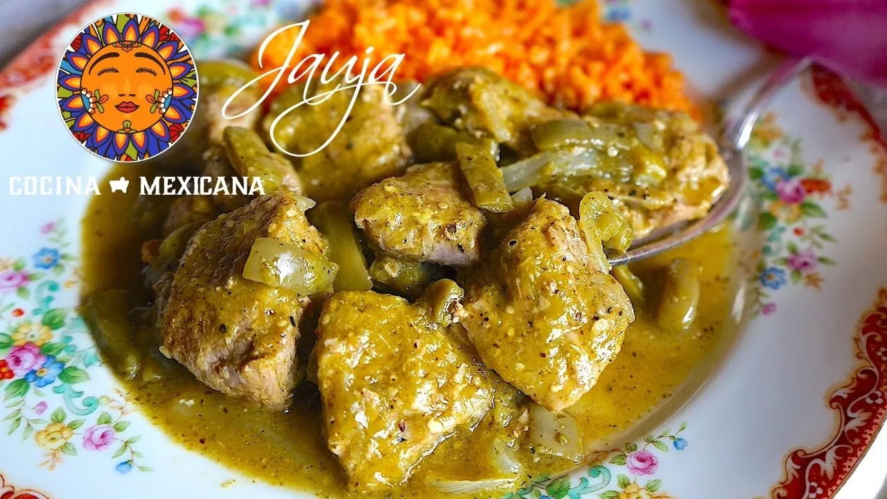 Carne y Costillitas de Puerco en Salsa Verde con Nopales
