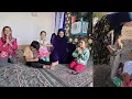 Download Lagu Gifts from the camerawoman to Sakineh and her children: Their happiness