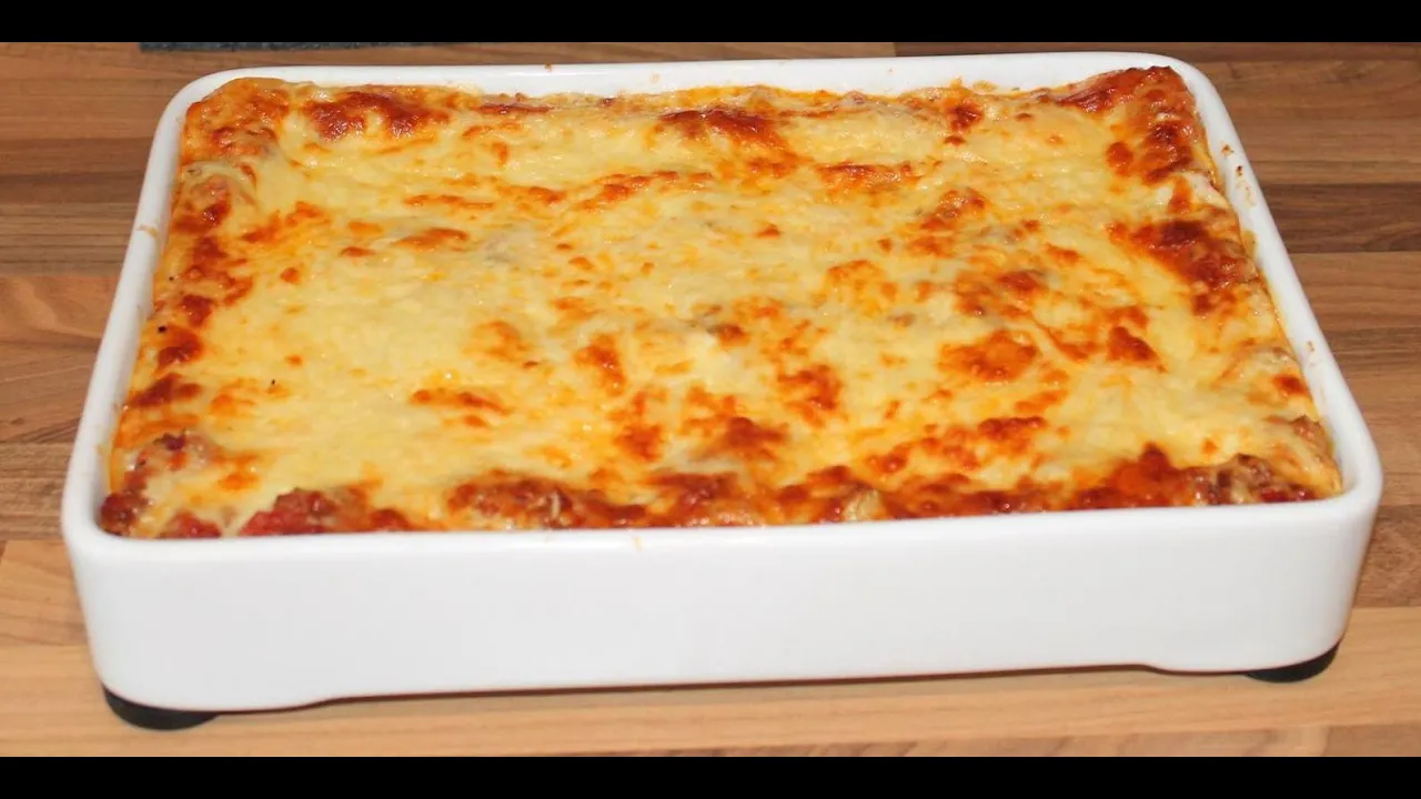 91 year old Maria shares her lasagna recipe with Pasta Grannies!. 