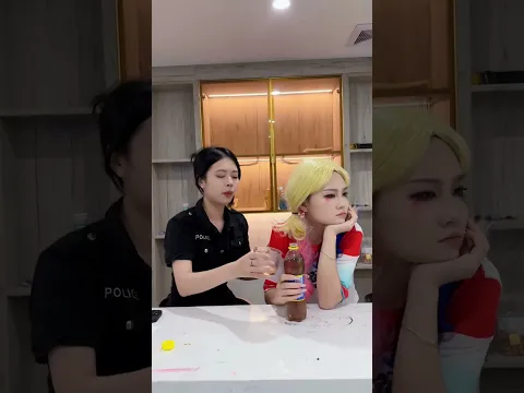 到饮料能不能多倒点 #女超人 #cosplay #funny