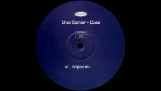 chez damier close