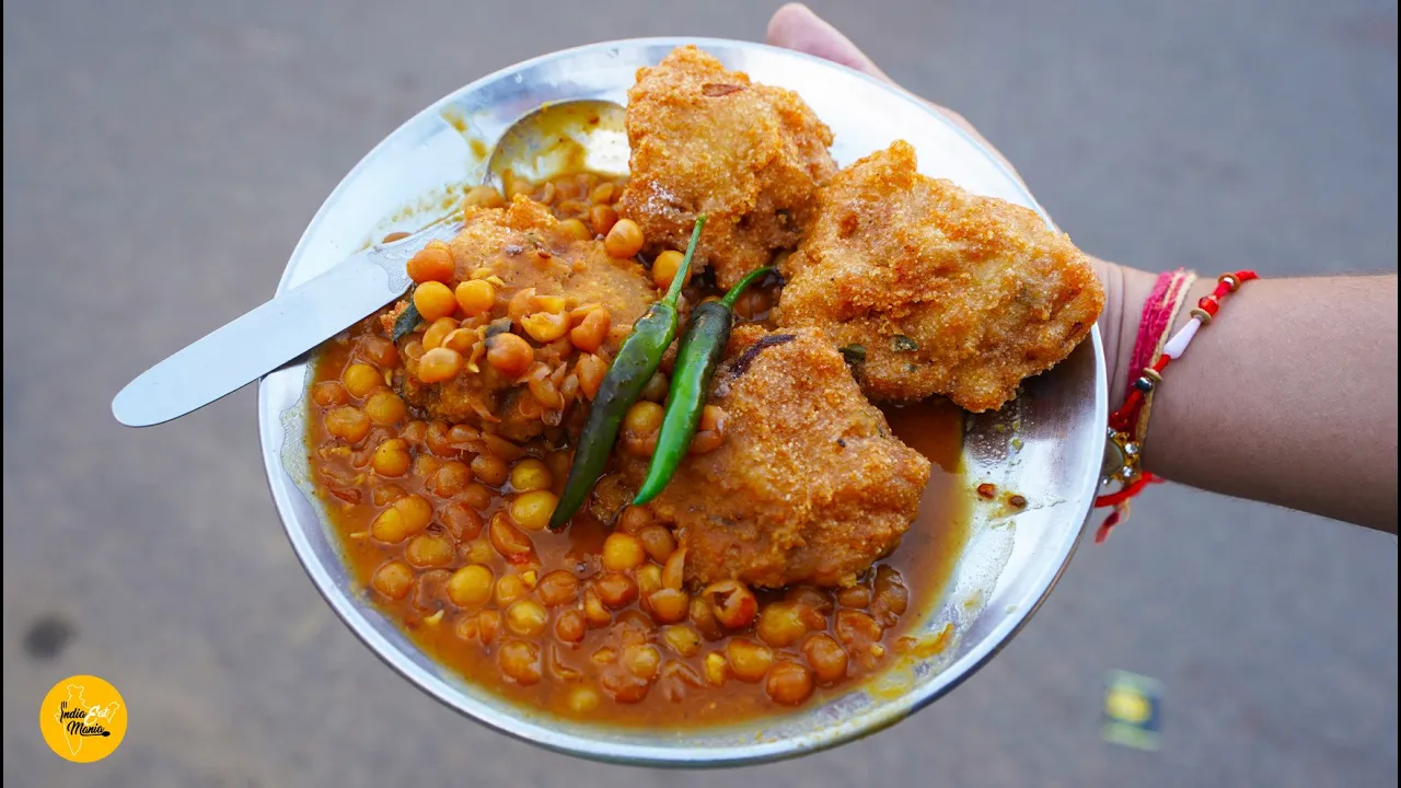 Bhubaneswar Famous Kaaliya Bhai Vada Ghugni Rs. 20/- Only l Odisha Street Food