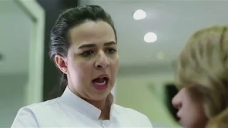 لو غسلتي شعرك و هو مندي هيجيللك بكتيريا حوض النيل إيمي سمير غانم و هي كوافيرة من مسلسل عزمي و أشجان 