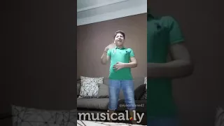 اقولك على حاجه بطني بضحك دندنها