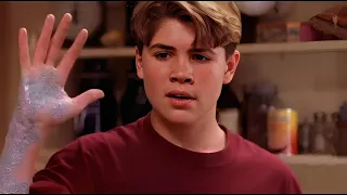 طالب ضعيف بيتعرض للتنمر فجاة بيكتشف ان عنده قوة خارقة وان امه الحقيقية تبقا حورية بحر 