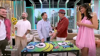 am tras draperiile de la Ramona olaru dar se vad vecinii prin ele la @neatacurazvansidani