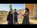 Download Lagu We hebben hier allemaal op gewacht: het moment waarop de tuinman Fatima ten huwelijk vraagt