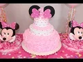 Montando decorando pastel de Minnie Mouse