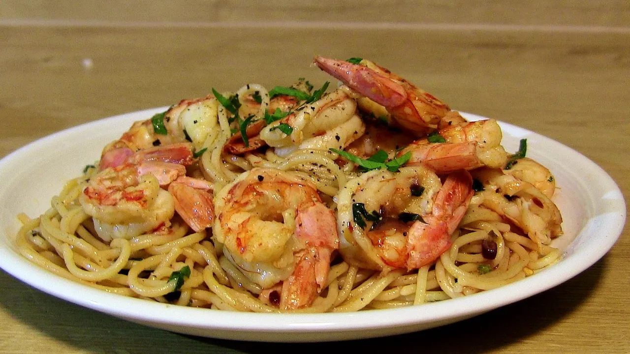 
          
          
          
            
            Spaghetti mit Knoblauch Garnelen-gebratene Knoblauch Garnelen mit Spaghetti-spaghetti shrimp scampi
          
        . 