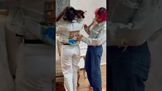 لباس تون رو ساده مثل بوم سفید تنتون نکنید بدید به من تا ازش یه اثرهنری با قصه ی خودتون بسازم 