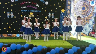 البنات البنات الطف الكائنات استعراض يظهر براءة الأطفال وروعتهم 