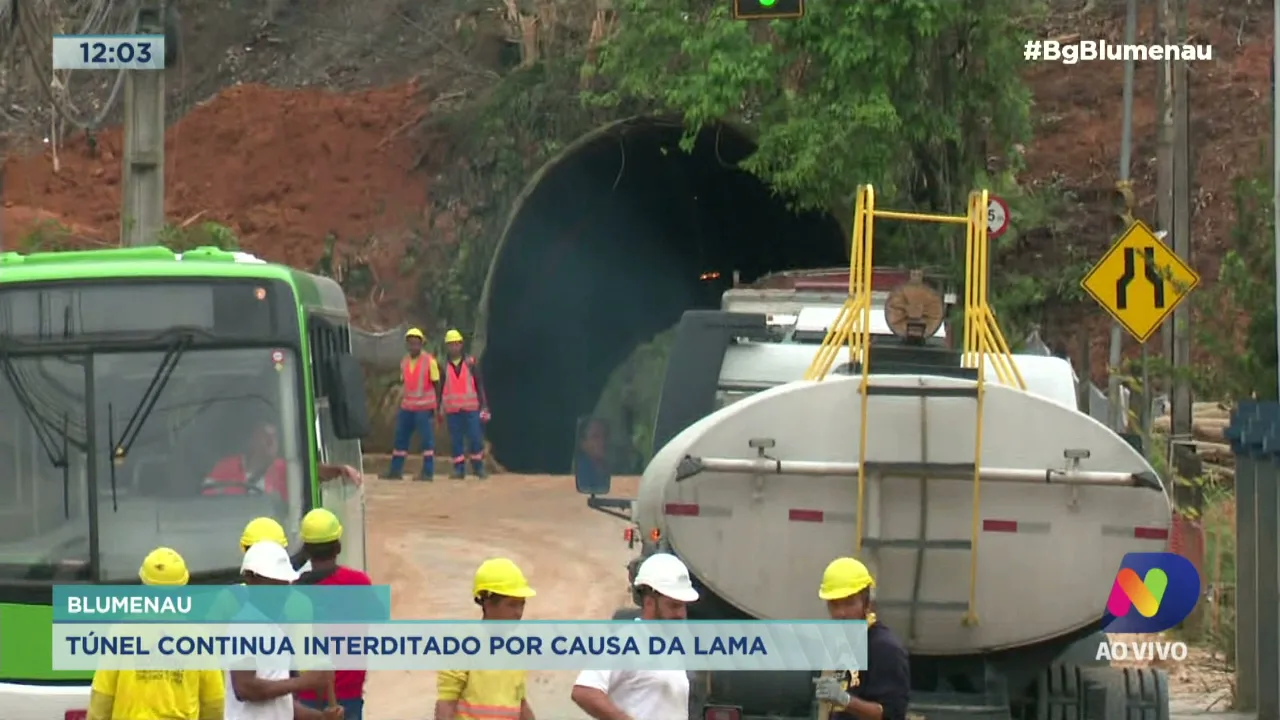 Lama provoca interdição do túnel do bairro fortaleza em Blumenau