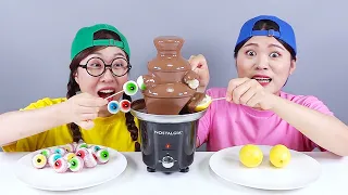 Fondue de chocolate con malvaviscos y comida real Desafío DONA