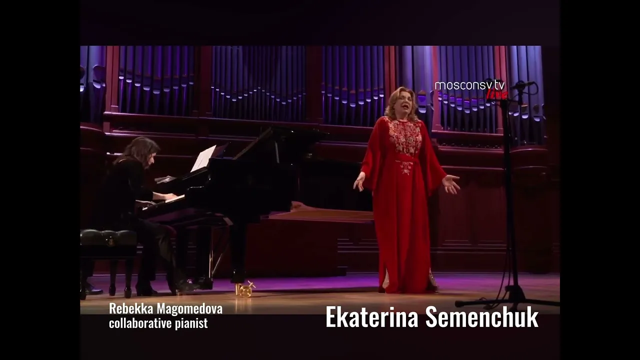 Rebekka Mago ∙ In performance