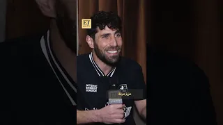 عزيز مرقة يغني في شوارع القاهرة 