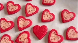 دخلت غرفة بالليل وه  و ناايم ماكنت ادري انه شافني    دندنها
