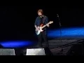 Download Lagu Can't Help Falling In Love/Con Te Partirò/Thinking Out Loud - Ed Sheeran @ Forum Assago, Milano