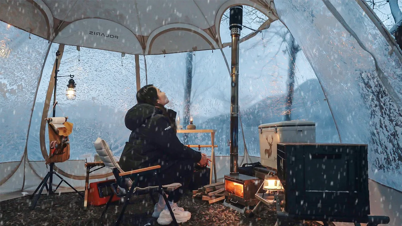 [폭설캠핑] 이글루인가?? 360도 투명한 텐트 안에서 눈구경하기 / -15ºc 모든게 얼어붙었지만 아름다운 겨울 캠핑 / 첫피칭에 텐트 찢어먹었어요ㅠㅠㅋ / 제천 옛날학교캠핑장 썸네일