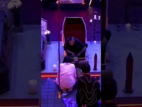El anexo está interesante ! Vampiros ? Que estoy haciendo con mi vida.