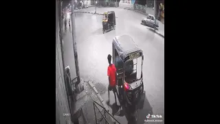 حادث مروع التوكتوك شوفو حصل اى بعد ماعمل حادثه 