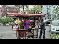 Download Lagu KETEMU NASI GORENG PAKAI AJANG ALAS DAUN PISANG!!! JUALAN PAKAI GEROBAK DI SIANG HARI