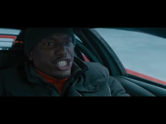 Fast & Furious 8 | Clip 'Aggrappati allo sportello'