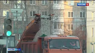 Городские службы Омска продолжают устранять последствия сильнейшего снегопада и резкой оттепели