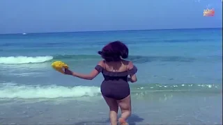 ظهور النجمة بالمايوه الشفاف 