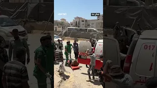 قوات الاحتلال الإسرائيلي تطلق النار على مئات الفلسطينيين المتجمعين لتلقي مساعدات إنسانية 