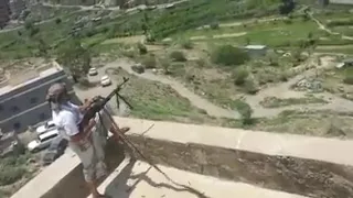 اطلاق النار أثناء استقبال الضيوف في إحدى الاعراس اليمنية 