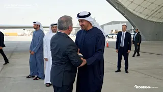 رئيس الدولة في مقدمة مستقبليه   ملك الأردن يصل الدولة في زيارة أخوية دندنها