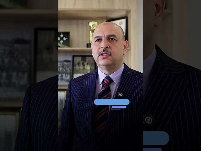 ⁣قسم العلاقات العامة يسلم جامعة بغداد دعوة للمشاركة في الحفل المركزي لتخرج طلبة الجامعات العراقية