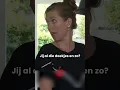 Moeder vindt doekjes in zoon zijn kamer en zet hem op televisie te kakken