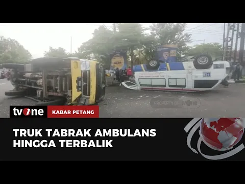 Ambulans Bawa Bayi di Ciamis Terbalik Usai Tertabrak Truk Boks