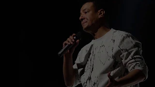 هشام الجخ قصيدة الغربة سنين عمرك هتفرط تحت عقب الباب HishamElgakh 