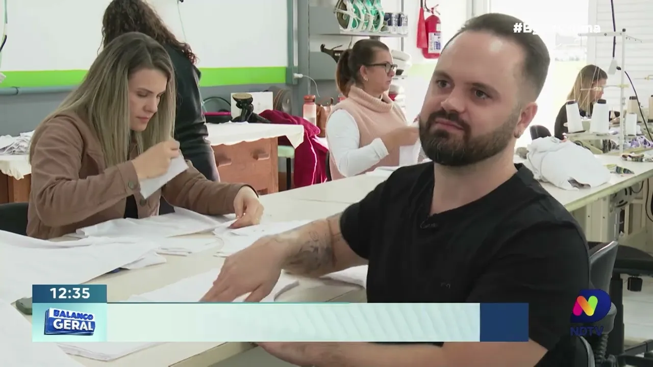 Voluntários do sul produzem peças íntimas para vítimas das enchentes no RS