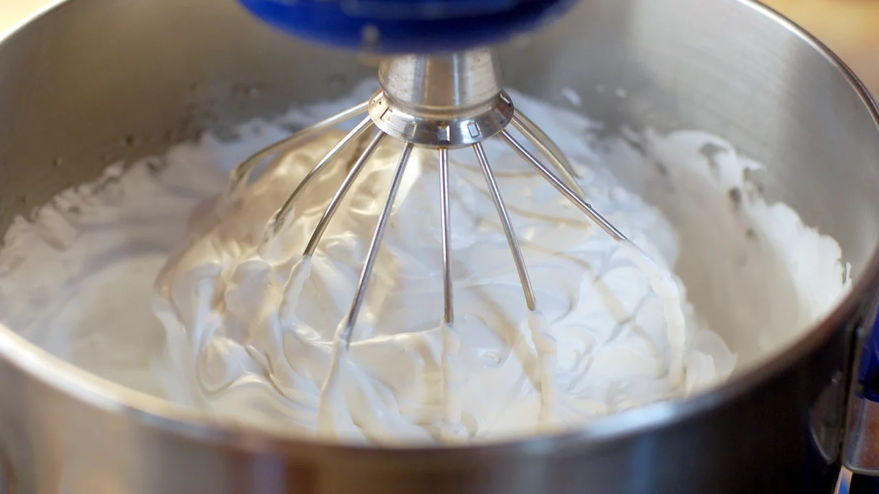 MERENGUE BÁSICO PARA BOLOS E CUPCAKES