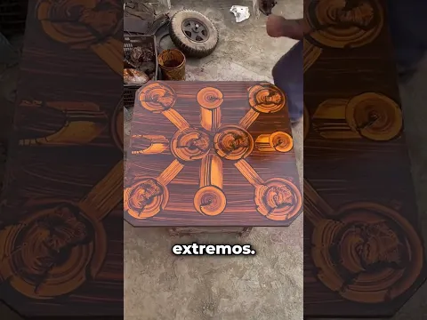 este carpintero convierte el barniz en una auténtica obra de arte
