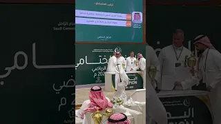 البطل السعودي المعروف علي الحكيم يستلم جائزته من قبل اللجنة السعودية لسباق الحمام الزاجل Pigeon 