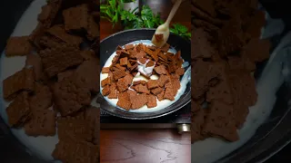 عندكم حليب وشوية بسكوت !! هتعملوا الذ حلي بدون فرن ولا بيض يرطب علي قلبكم 👌😋