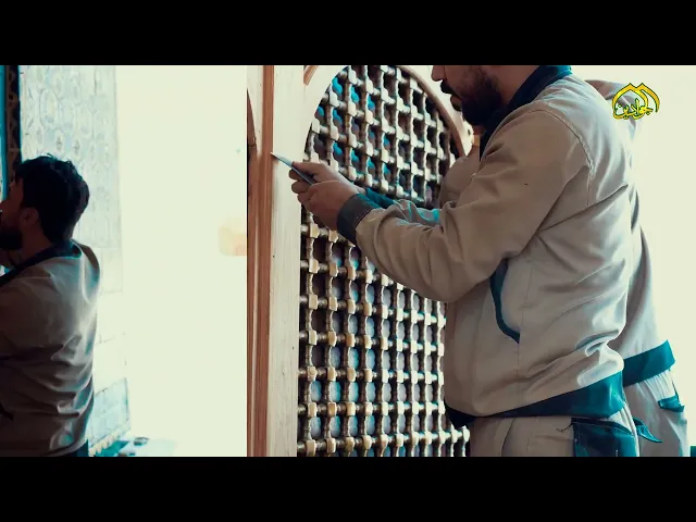 ⁣سواعد تنسج في عملها أجمل صور الإبداع ورشة صباغة الأخشاب التابعة لوحدة النجارة والألمنيوم