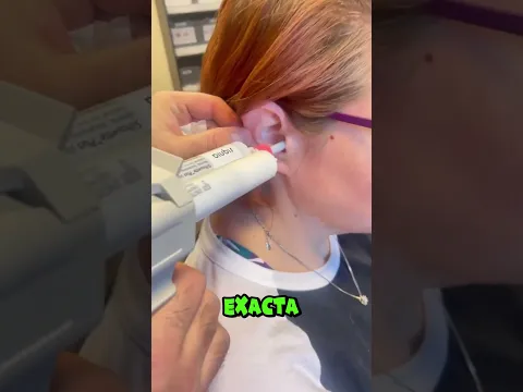 ¿Por qué el doctor tapa el oído? 😨