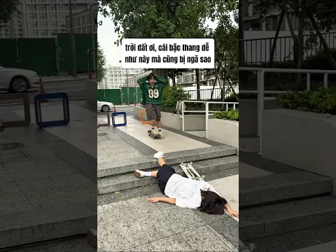 Em gái tôi trượt ván và té ngã.#shorts